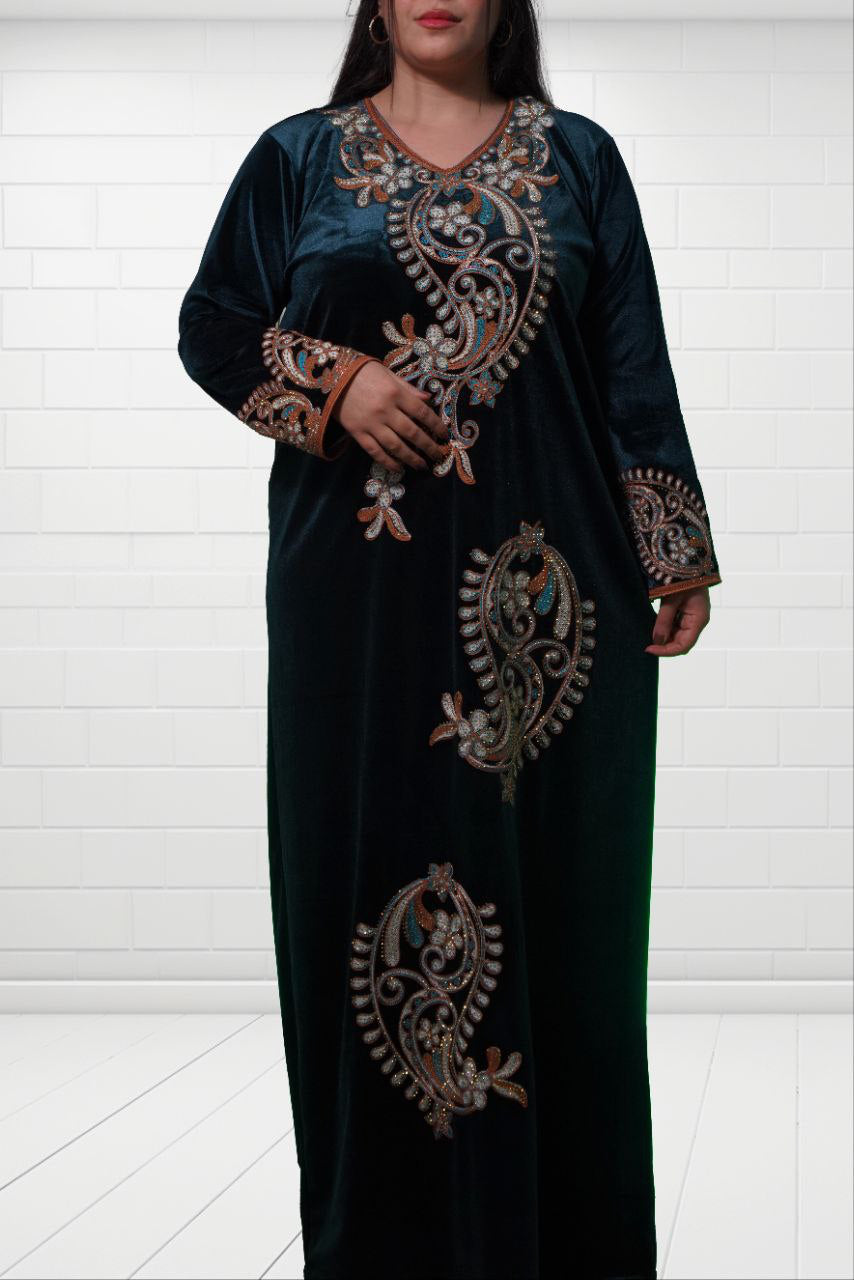Model mixed garment with gold